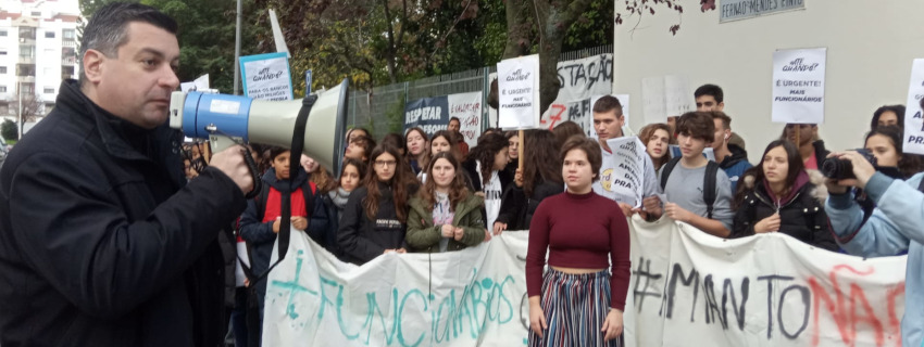 Acão de Luta na Escola Fernão Mendes Pinto em Almada