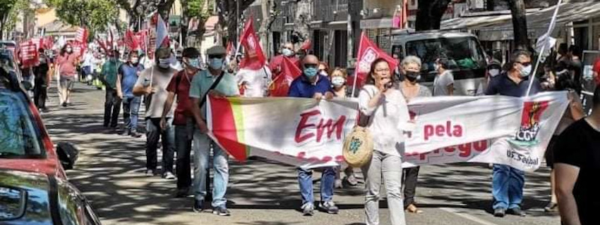 Centenas trabalhadores marcham pelo emprego com direitos